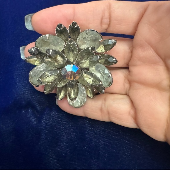 Vintage Large Cluster Clear AB Crystal Rhinestone Brooch Flower Silver Setting - Picture 5 of 9